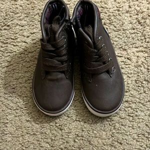 Toddler size 6C worn only once